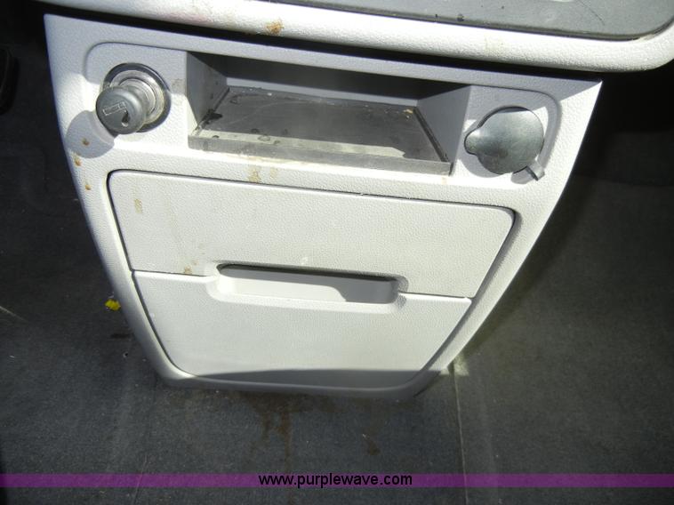 image for item D4271 2007 Ford Freestar SE mini van