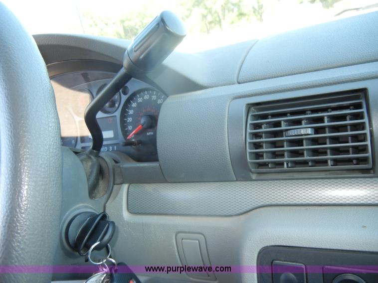 image for item D4271 2007 Ford Freestar SE mini van