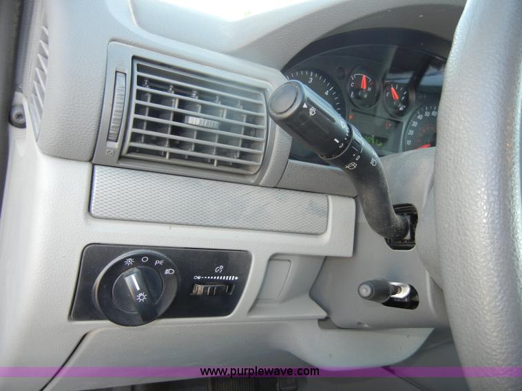 image for item D4271 2007 Ford Freestar SE mini van