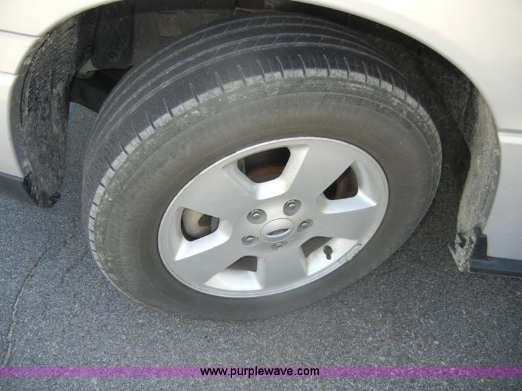 image for item D4271 2007 Ford Freestar SE mini van