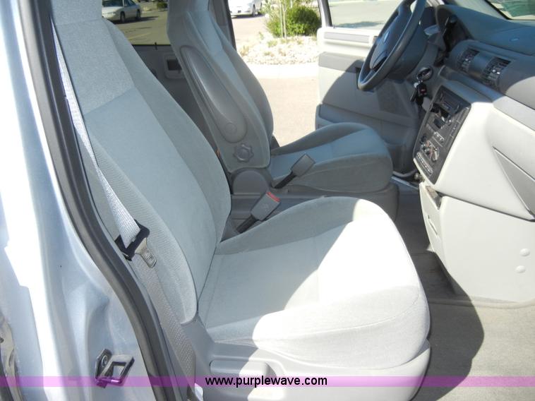 image for item D4271 2007 Ford Freestar SE mini van