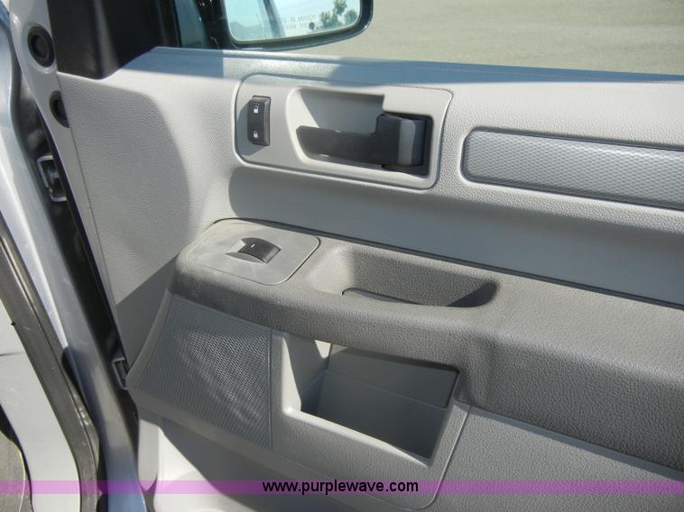 image for item D4271 2007 Ford Freestar SE mini van