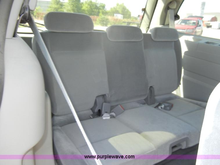 image for item D4271 2007 Ford Freestar SE mini van