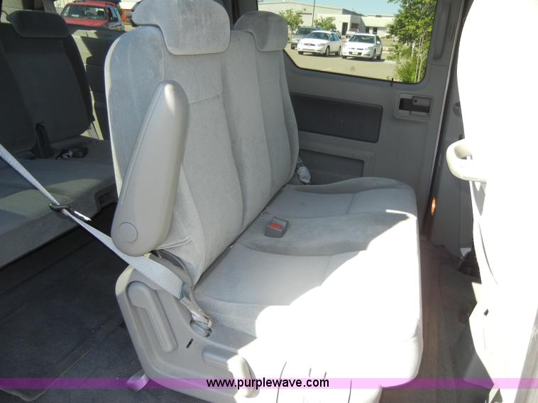 image for item D4271 2007 Ford Freestar SE mini van