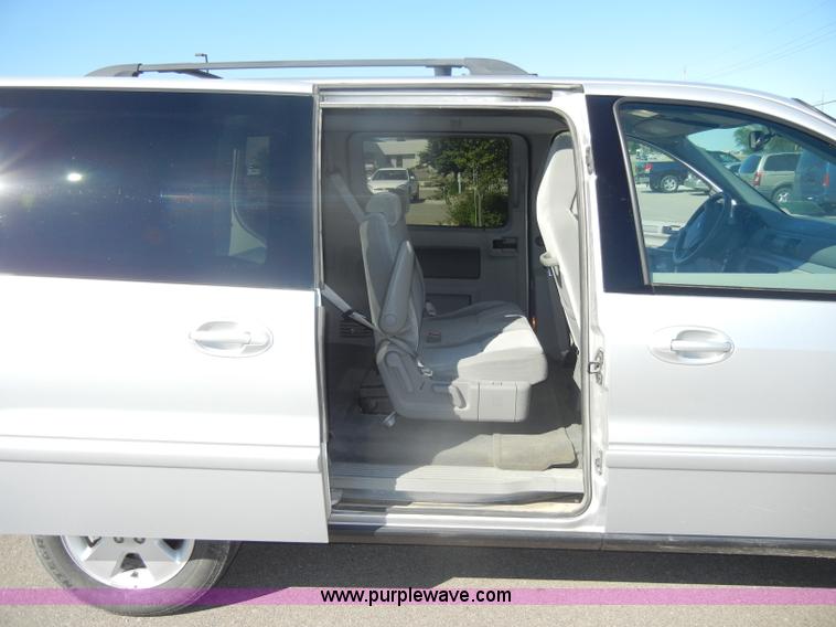 image for item D4271 2007 Ford Freestar SE mini van
