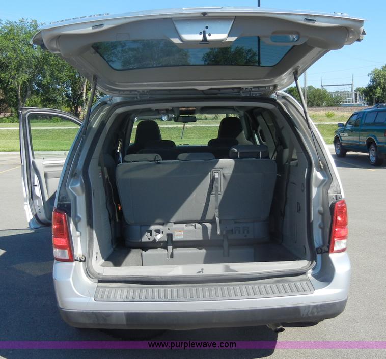 image for item D4271 2007 Ford Freestar SE mini van