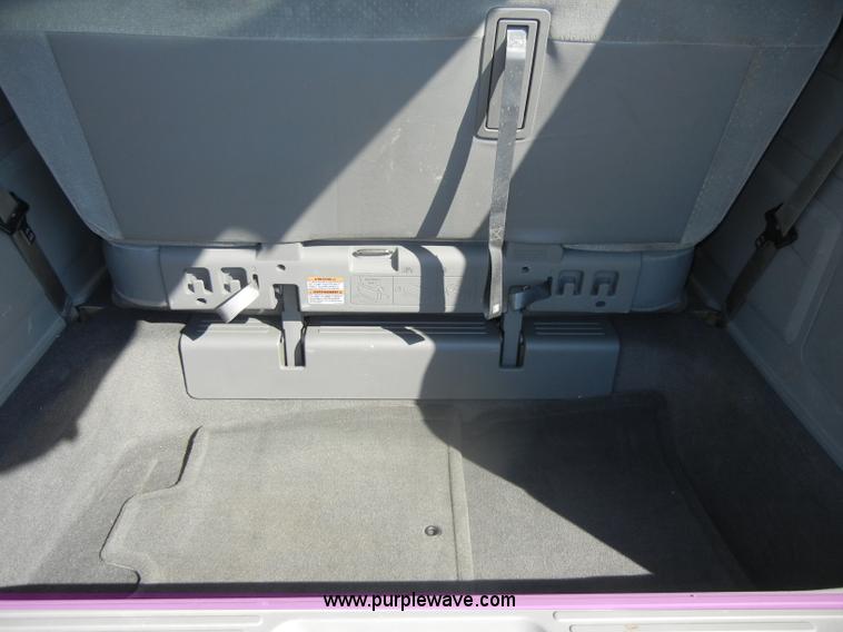 image for item D4271 2007 Ford Freestar SE mini van