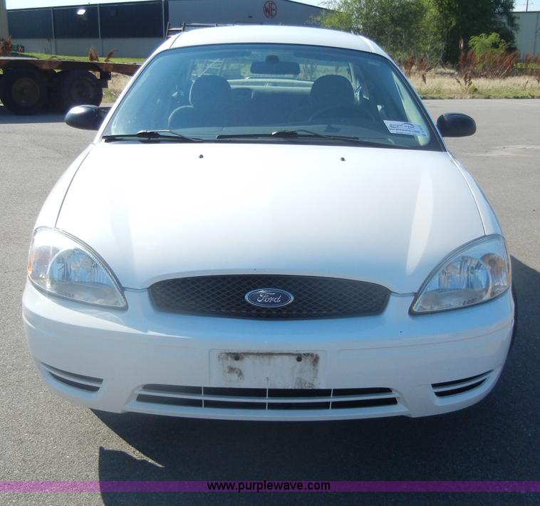 image for item D4273 2006 Ford Taurus SE