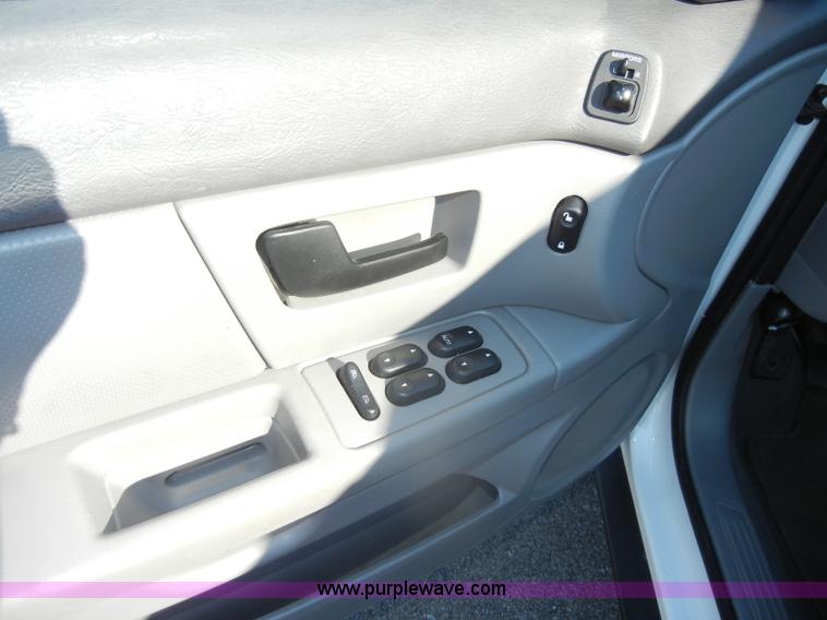 image for item D4273 2006 Ford Taurus SE