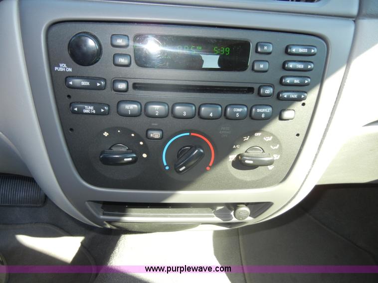 image for item D4273 2006 Ford Taurus SE