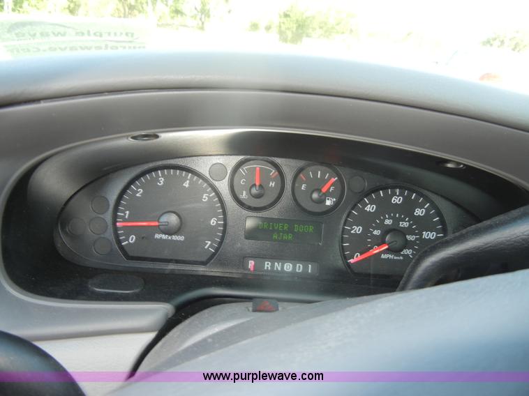 image for item D4273 2006 Ford Taurus SE