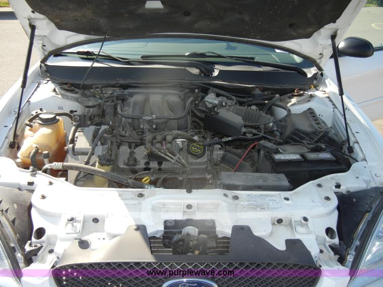 image for item D4273 2006 Ford Taurus SE