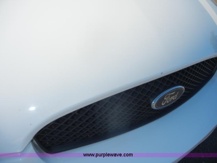 image for item D4273 2006 Ford Taurus SE