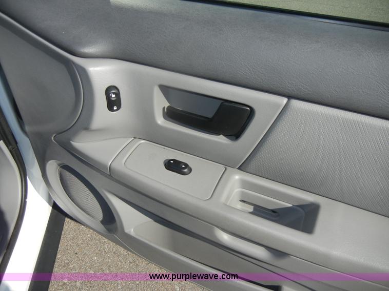 image for item D4273 2006 Ford Taurus SE