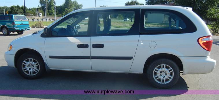 image for item D4274 2006 Dodge Grand Caravan mini van