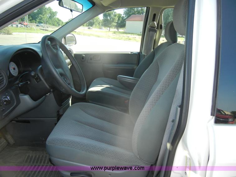 image for item D4274 2006 Dodge Grand Caravan mini van