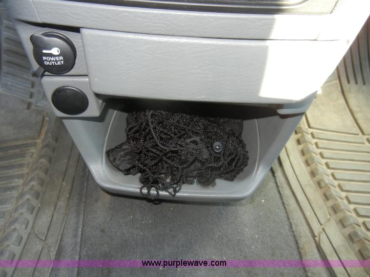 image for item D4274 2006 Dodge Grand Caravan mini van