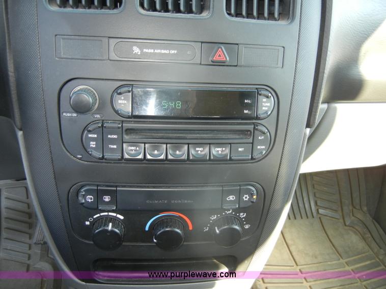 image for item D4274 2006 Dodge Grand Caravan mini van