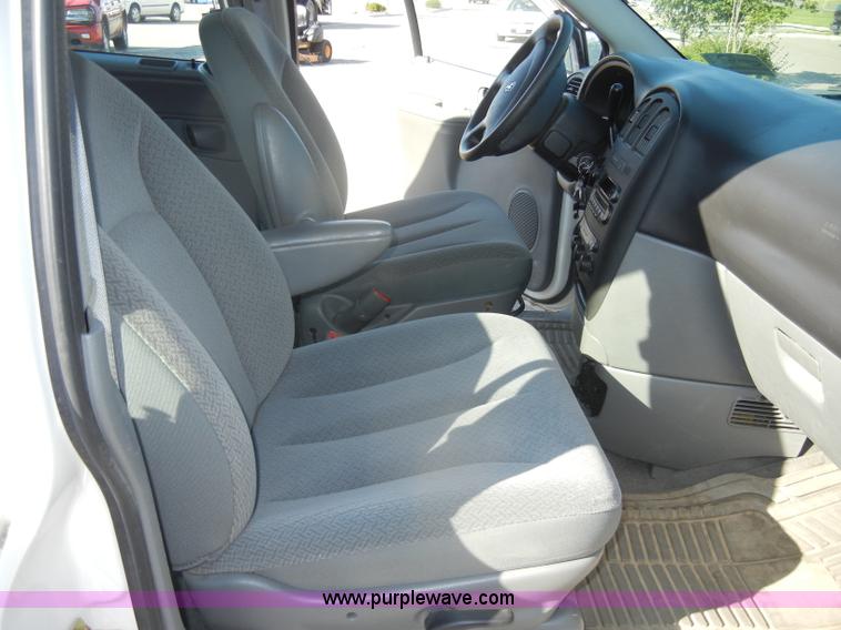 image for item D4274 2006 Dodge Grand Caravan mini van