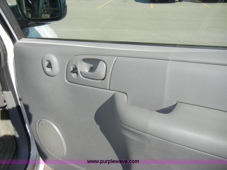 image for item D4274 2006 Dodge Grand Caravan mini van