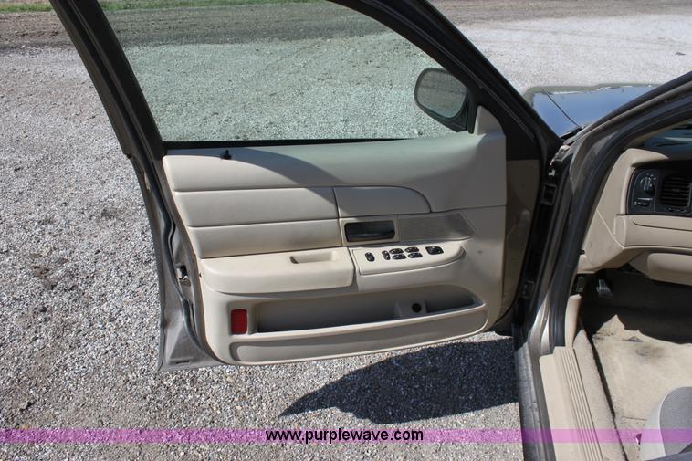 image for item D5100 2006 Ford Crown Victoria Police Interceptor