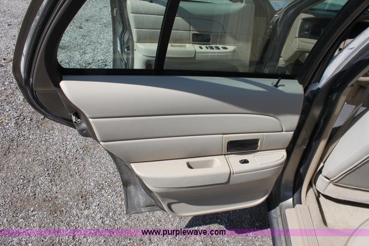 image for item D5100 2006 Ford Crown Victoria Police Interceptor