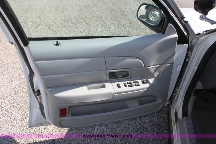 image for item D5101 2005 Ford Crown Victoria Police Interceptor