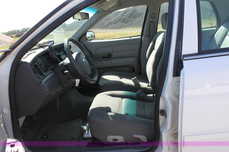 image for item D5101 2005 Ford Crown Victoria Police Interceptor