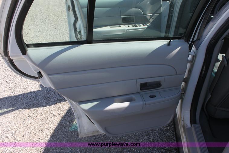 image for item D5101 2005 Ford Crown Victoria Police Interceptor
