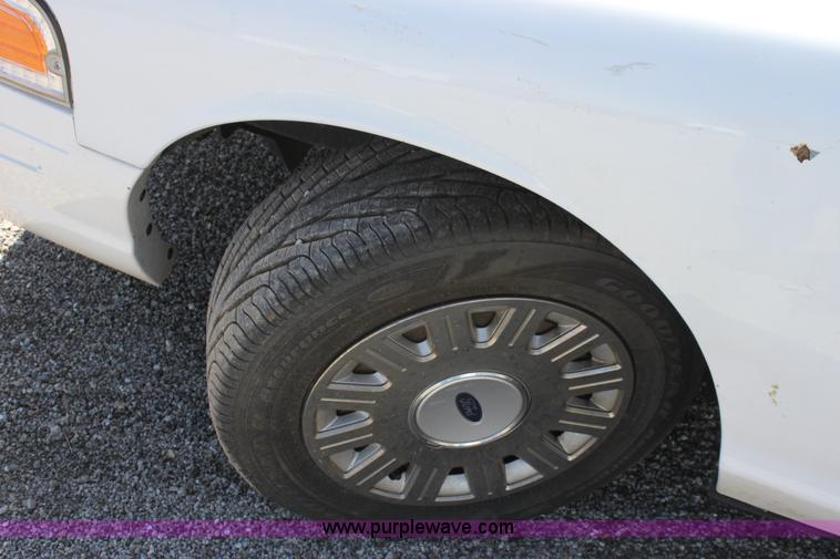 image for item D5101 2005 Ford Crown Victoria Police Interceptor