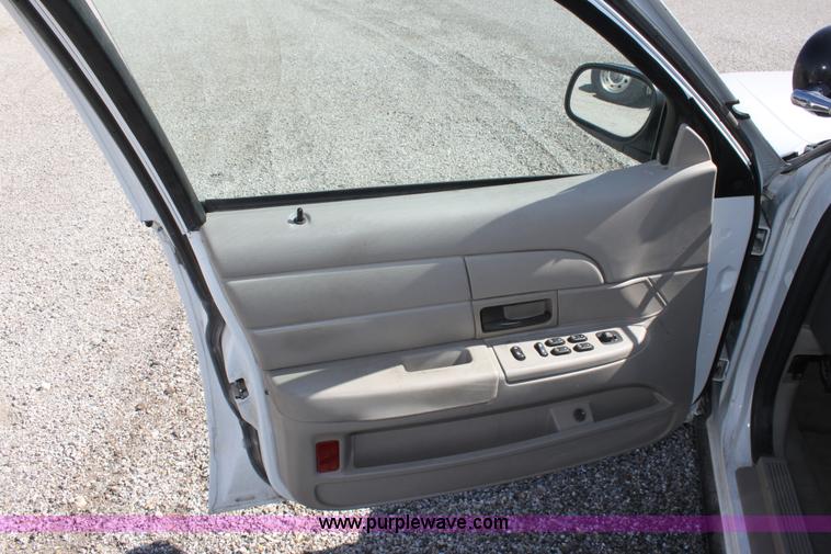 image for item D5102 2006 Ford Crown Victoria Police Interceptor