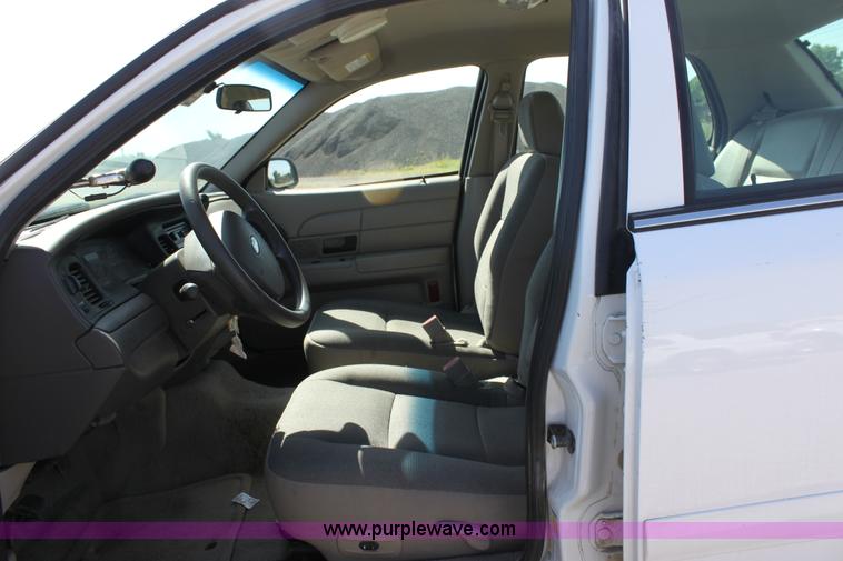 image for item D5102 2006 Ford Crown Victoria Police Interceptor
