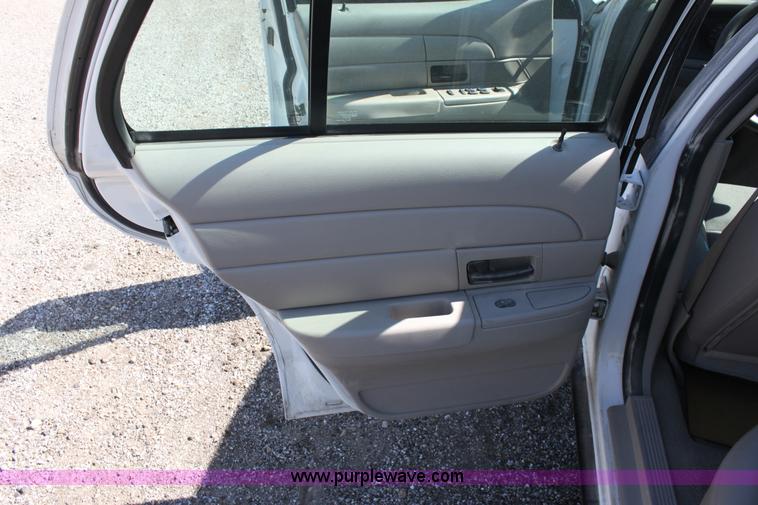 image for item D5102 2006 Ford Crown Victoria Police Interceptor