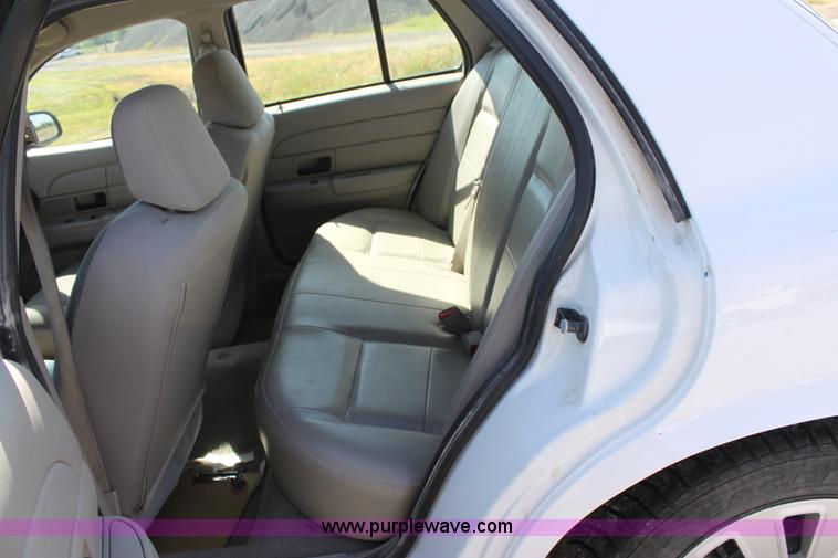 image for item D5102 2006 Ford Crown Victoria Police Interceptor