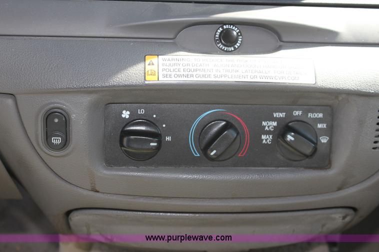 image for item D5102 2006 Ford Crown Victoria Police Interceptor