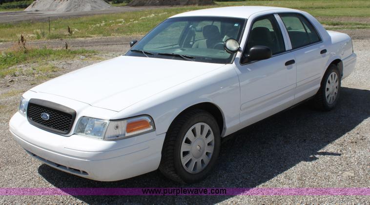 image for item D5104 2006 Ford Crown Victoria Police Interceptor