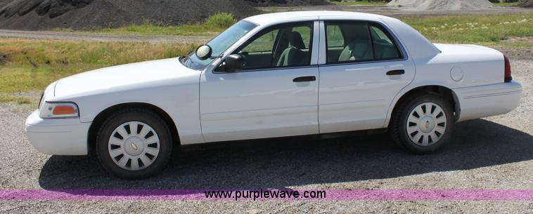 image for item D5104 2006 Ford Crown Victoria Police Interceptor