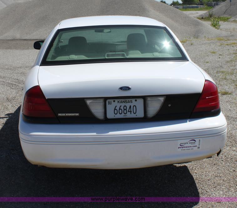 image for item D5104 2006 Ford Crown Victoria Police Interceptor