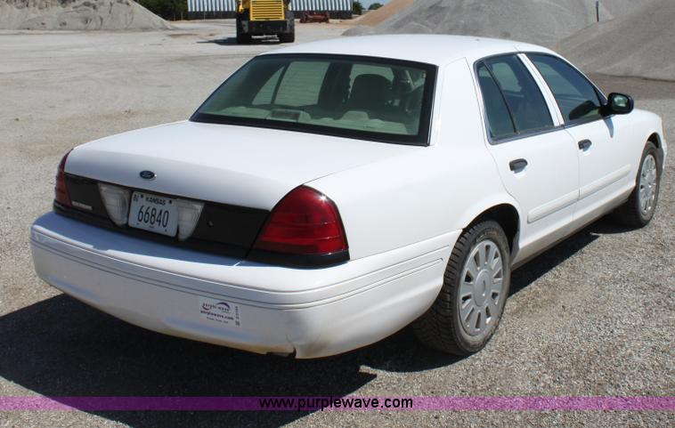 image for item D5104 2006 Ford Crown Victoria Police Interceptor