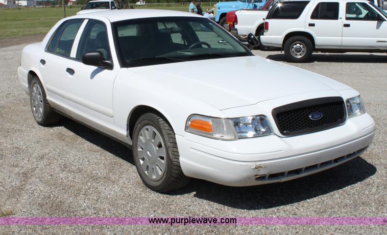 image for item D5104 2006 Ford Crown Victoria Police Interceptor