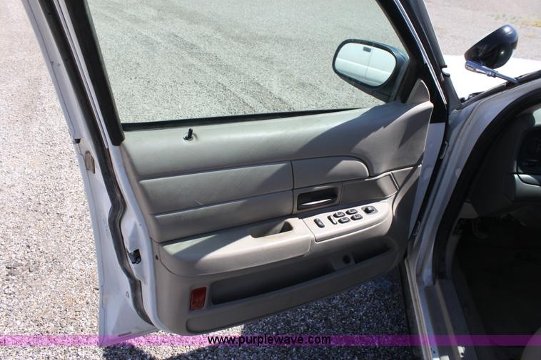 image for item D5104 2006 Ford Crown Victoria Police Interceptor