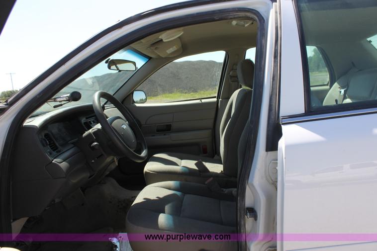 image for item D5104 2006 Ford Crown Victoria Police Interceptor