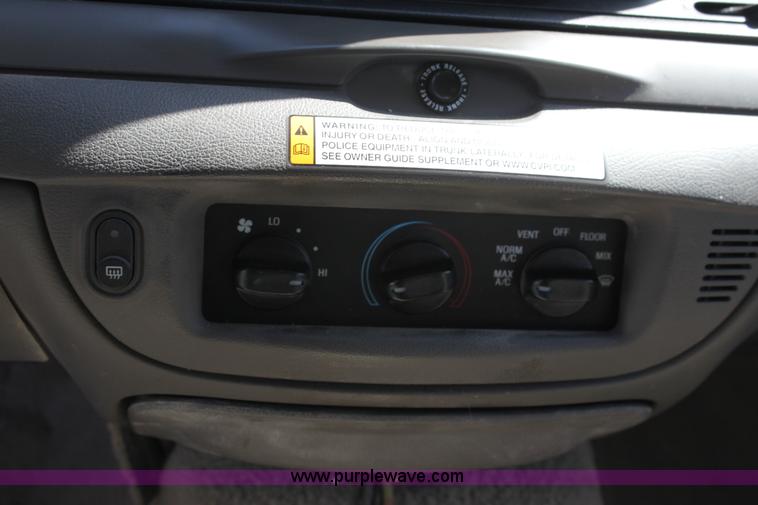 image for item D5104 2006 Ford Crown Victoria Police Interceptor