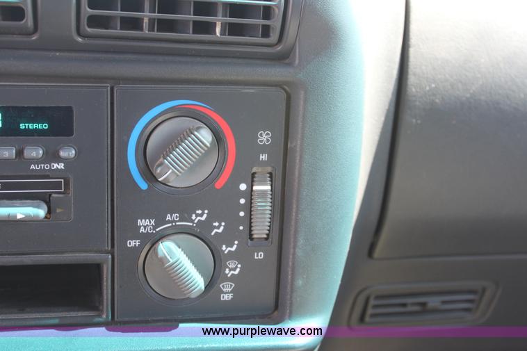 image for item D5106 1997 GMC Jimmy SL SUV