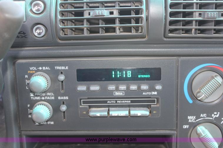 image for item D5106 1997 GMC Jimmy SL SUV