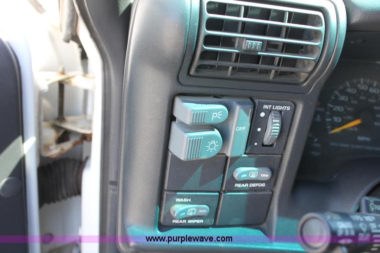 image for item D5106 1997 GMC Jimmy SL SUV