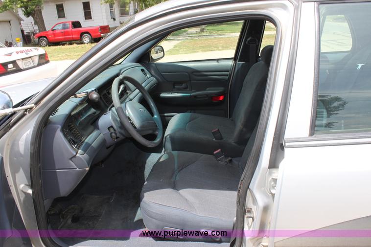 image for item D5117 2002 Ford Crown Victoria Police Interceptor