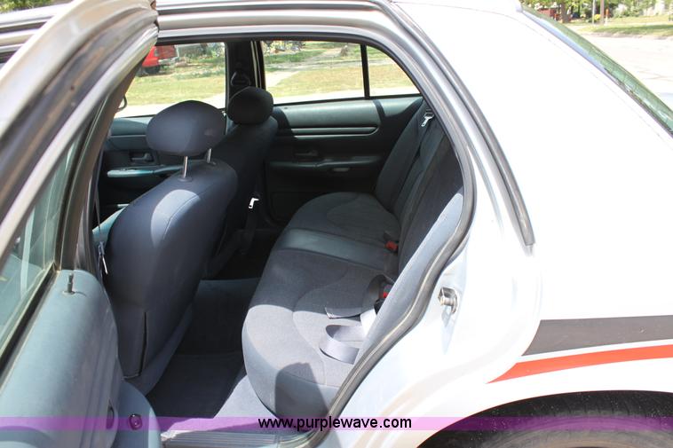 image for item D5117 2002 Ford Crown Victoria Police Interceptor
