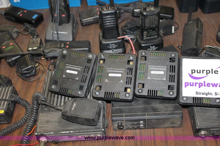 image for item D5191 (15) two way radios