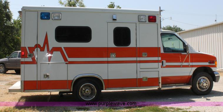image for item D5208 1997 Ford E350 ambulance